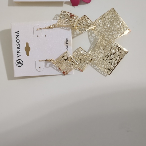 Versonas's Earrings - Picture 2 of 4